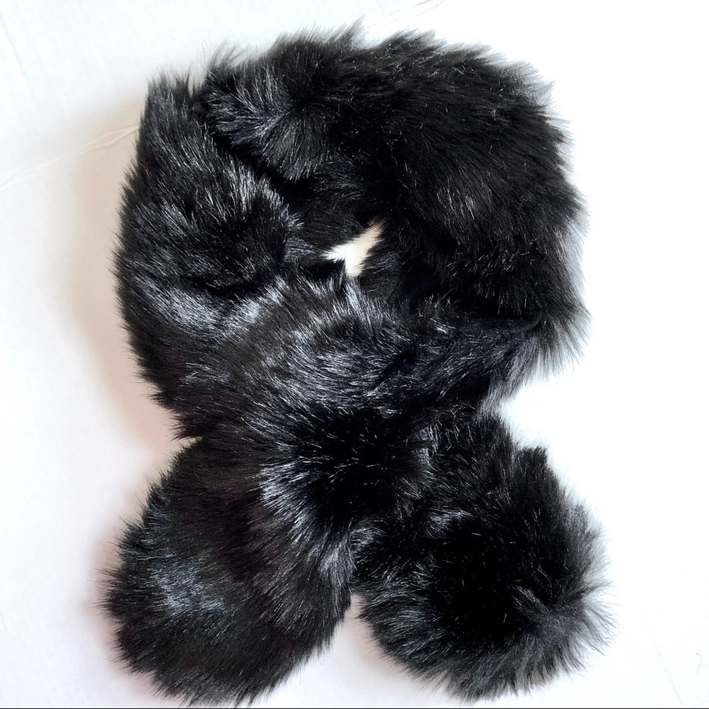 NEW Forever 21 Faux Fur Oblong Wrap-Around Black Scarf